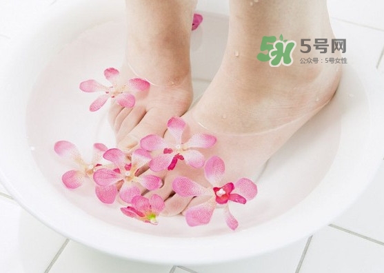 花椒水泡腳能治白發(fā)嗎？花椒水泡腳的禁忌
