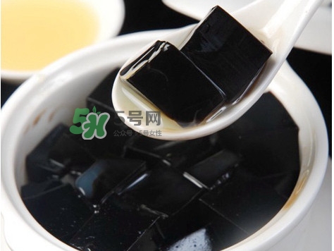 龜苓膏哪個牌子正宗？傳統(tǒng)的龜苓膏如何熬制