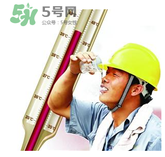 夏天防止中暑吃什么？夏天防中暑喝什么？