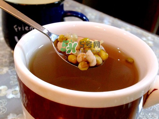 綠豆湯和牛奶能一起吃嗎？喝綠豆湯同時可以喝牛奶嗎？