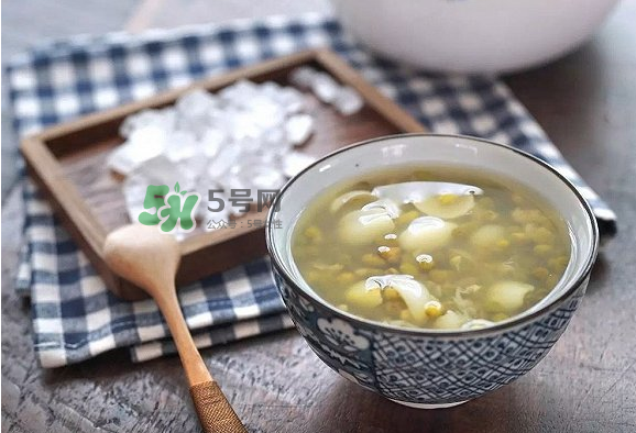 綠豆湯和西瓜可以同時吃嗎？綠豆湯可以和西瓜一起吃嗎？