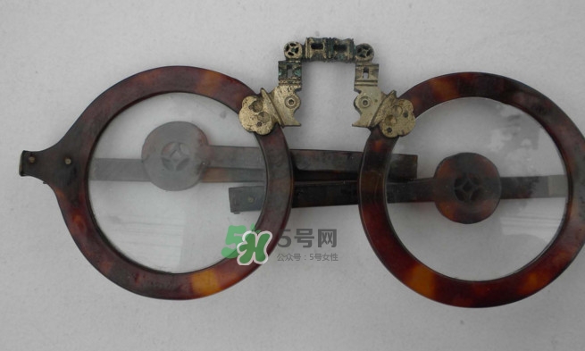 玳瑁眼鏡多少錢？玳瑁眼鏡如何選購？