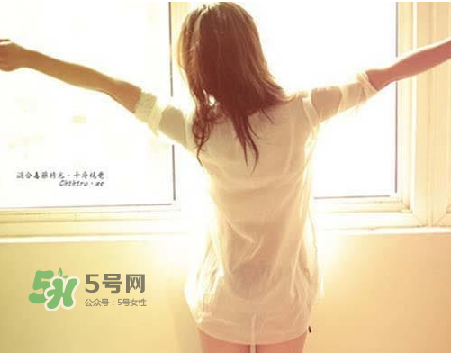 三伏天坐月子可以開窗戶嗎？夏天坐月子能開窗戶嗎？