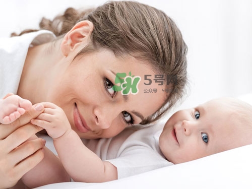 3~5個(gè)月的寶寶有多了解這個(gè)世界？寶寶睡眠習(xí)慣如何規(guī)范？