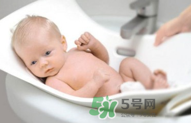 寶寶濕疹可以洗澡嗎？新生兒濕疹可以洗澡嗎？