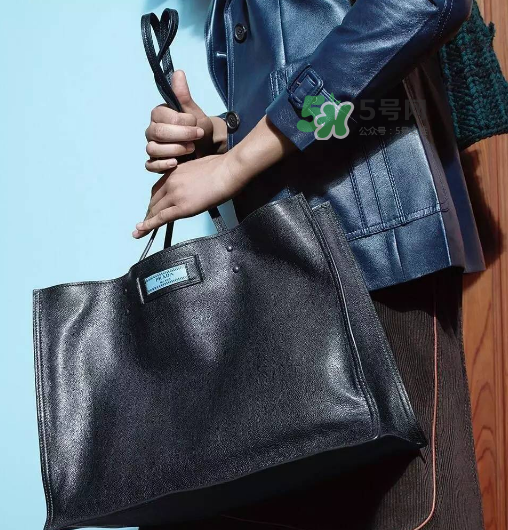 prada etiquette手袋尺寸多大？prada etiquette尺寸有幾種？