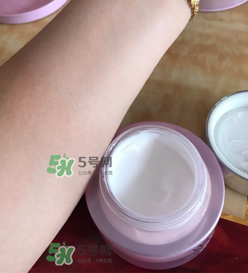 溫碧泉素顏霜好用嗎？溫碧泉素顏霜多少錢？