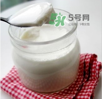 芭樂能和酸奶一起吃嗎？酸奶可以和芭樂一起吃嗎