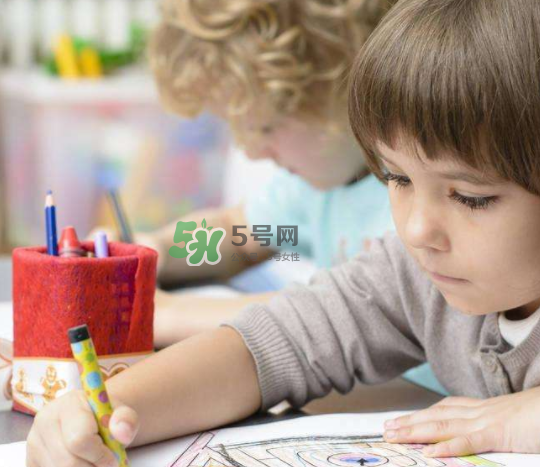 暑假孩子不寫(xiě)作業(yè)怎么辦？暑假不想寫(xiě)作業(yè)怎么教育？