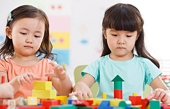 孩子在幼兒園受欺負(fù)怎么辦？孩子在幼兒園不合群怎么辦？