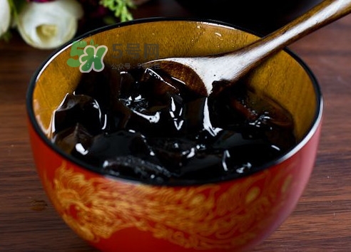 仙草凍怎么吃？仙草粉做的仙草凍怎么會(huì)有點(diǎn)苦