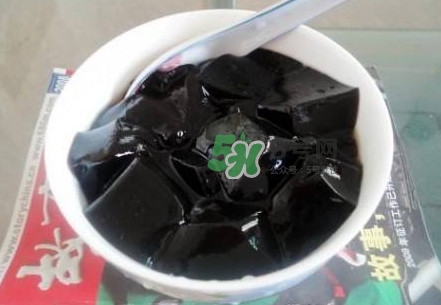 燒仙草是黑涼粉嗎？燒仙草和黑涼粉的區(qū)別