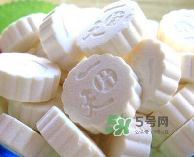 牛初乳咀嚼片是鈣片嗎？牛初乳咀嚼片和鈣片的區(qū)別