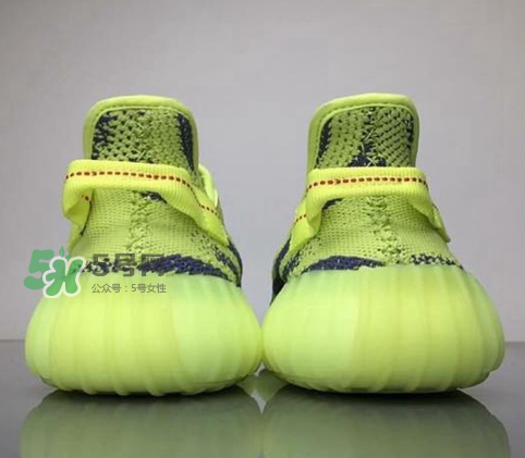 adidas yeezy boost 350 v2黃斑馬是夜光的嗎？