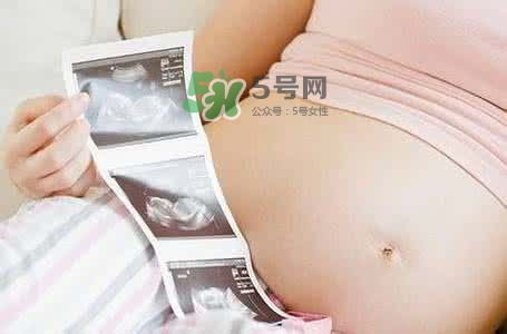 孕期可以蹲著上廁所嗎？孕期上廁所會(huì)壓到寶寶嗎？