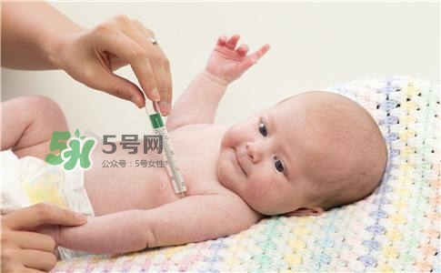 新手爸媽必看，七天教小嬰兒戒夜奶一覺到天亮