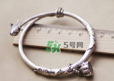 銀手鐲可以用牙膏洗嗎？銀手鐲可以用什么洗？
