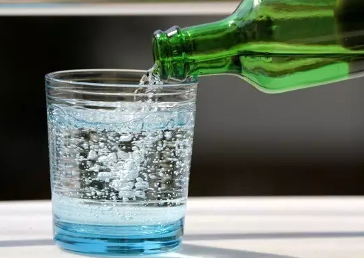 蘇打水是碳酸飲料嗎？蘇打水和碳酸飲料的區(qū)別