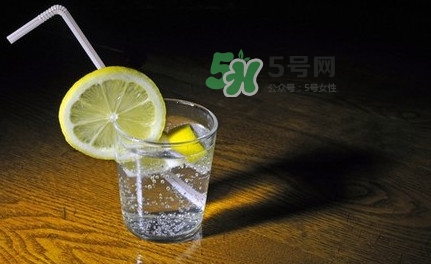 蘇打水什么時候喝最好？蘇打水什么人不能喝