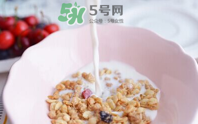 卡樂比梅果牛奶系列麥片好吃嗎？卡樂比梅果牛奶系列價格