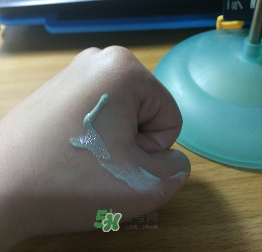 Make up forever浮生若夢隔離霜怎么樣？浮生若夢隔離好用嗎？