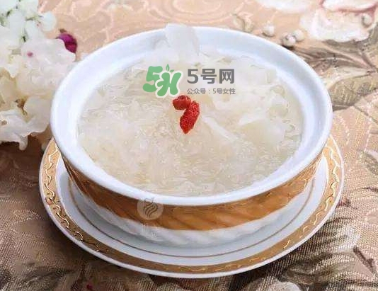 燕窩和銀耳的功效一樣嗎？燕窩和銀耳的區(qū)別？