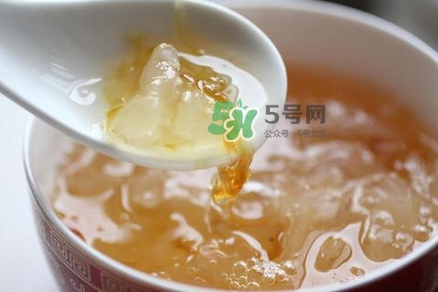 燕窩和銀耳的功效一樣嗎？燕窩和銀耳的區(qū)別？