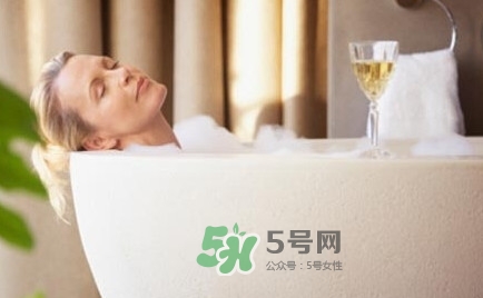 洗澡到底先洗身還是先洗頭？洗澡的正確順序是怎樣的