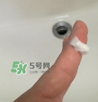一葉子補(bǔ)水潔面乳怎么樣？一葉子補(bǔ)水洗面奶好用嗎？
