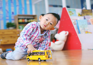 第一次送孩子去幼兒園，你是哪種家長？