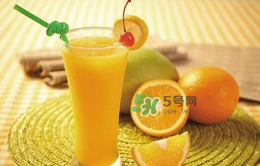 吃橙子和喝橙汁的區(qū)別 哪種更營養(yǎng)？