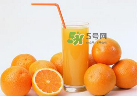 吃橙子和喝橙汁的區(qū)別 哪種更營養(yǎng)？