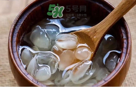 泡皂角米的水要倒掉嗎？泡皂角米的水有什么作用