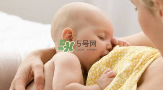 塞奶了有硬塊怎么辦？塞奶要熱敷還是冷敷？