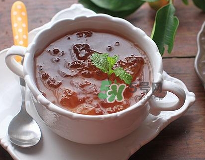 煮桃膠放冰糖還是紅糖？桃膠放鍋里要煮多久能吃