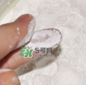 寶寶用爽身粉有危害嗎？爽身粉對寶寶有什么危害？