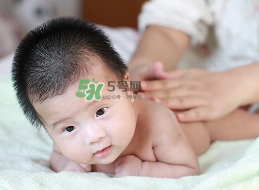 寶寶用爽身粉有危害嗎？爽身粉對寶寶有什么危害？