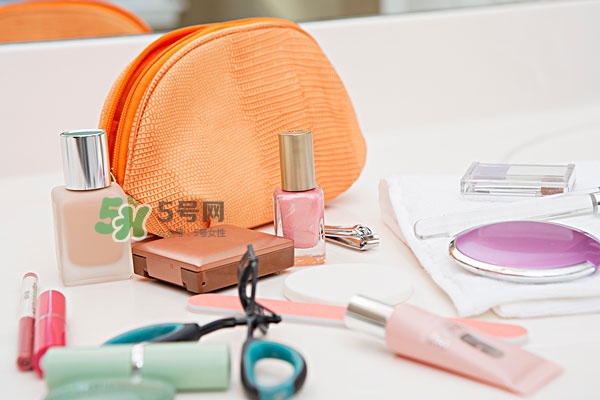 怎么選擇適合自己的粉底 粉底色號(hào)選擇注意事項(xiàng) 怎么選擇適合自己的粉底 粉底色號(hào)選擇注意事項(xiàng)