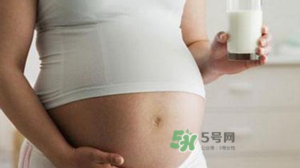 孕婦補(bǔ)鈣過量會(huì)有什么癥狀？孕婦補(bǔ)鈣過量有什么害處？