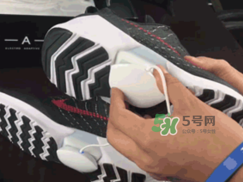 nike hyperadapt 1.0怎么充電？耐克自動系鞋帶鞋要充電嗎？