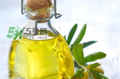 橄欖油豐胸效果怎么樣？橄欖油的豐胸方法