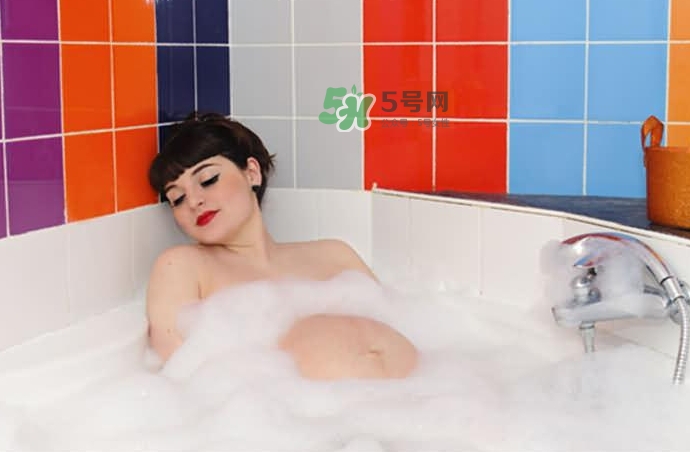 孕晚期洗澡可以搓肚子嗎？孕晚期洗澡注意事項(xiàng)