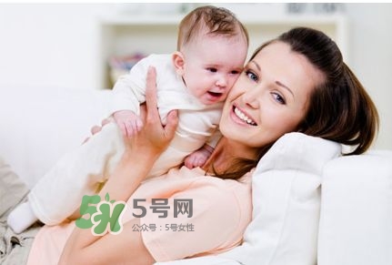產(chǎn)后掉頭發(fā)很厲害怎么辦？產(chǎn)后掉頭發(fā)吃什么好？