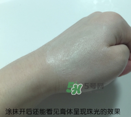 hr黑繃帶對痘痘有用嗎？赫蓮娜黑繃帶面霜使用心得