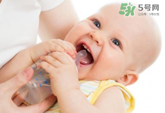 母乳和奶粉能混在一起吃嗎？母乳和奶粉混合喂養(yǎng)好嗎？