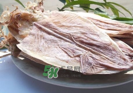 魷魚干可以煲湯嗎？魷魚干可以燉湯嗎