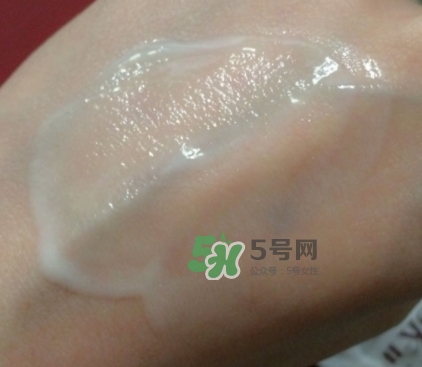 神仙水和小燈泡哪個好？神仙水和小燈泡使用順序