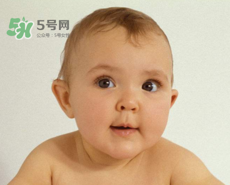 寶寶近視有什么癥狀？寶寶近視有什么表現(xiàn)？