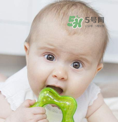 寶寶近視有什么癥狀？寶寶近視有什么表現(xiàn)？