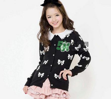 14歲女生胸部變大是正常的嗎？14歲女生的胸多大正常？